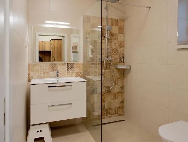 Gaestehaus - Boardinghouse Magnetsried بيت ضيافة سيشوبت